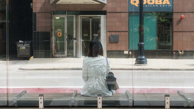 整体院の看板デザインの作り方｜通行人の目を止める配色と訴求の基本